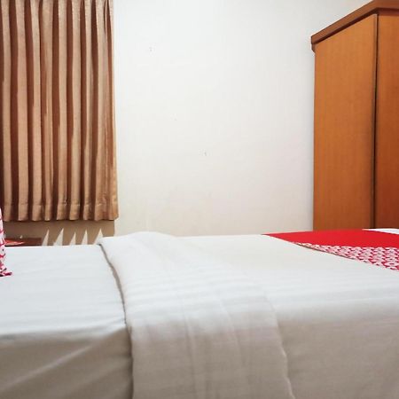 Capital O 142 Hotel Al Furqon Syariah Palembang Exterior foto