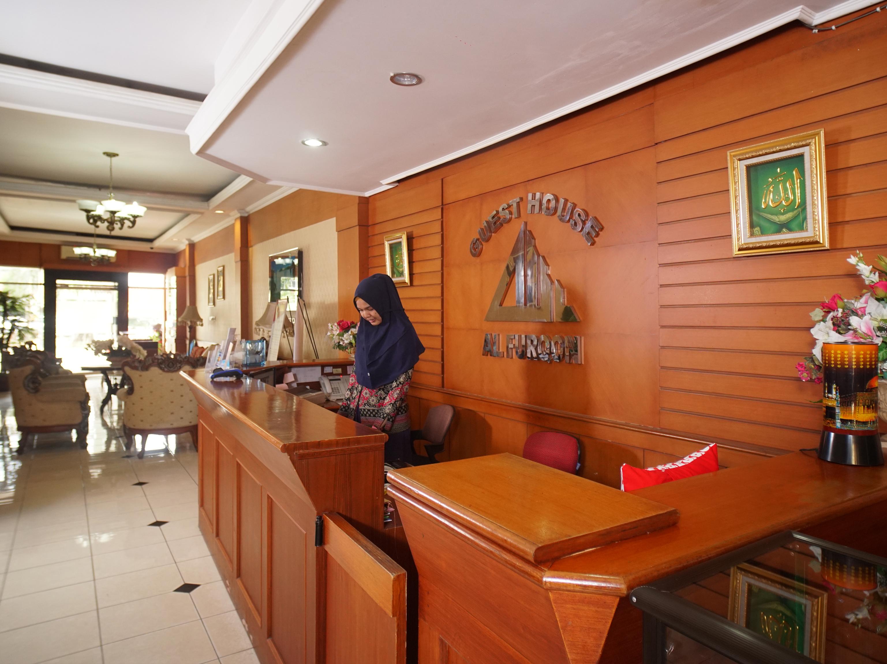 Capital O 142 Hotel Al Furqon Syariah Palembang Exterior foto