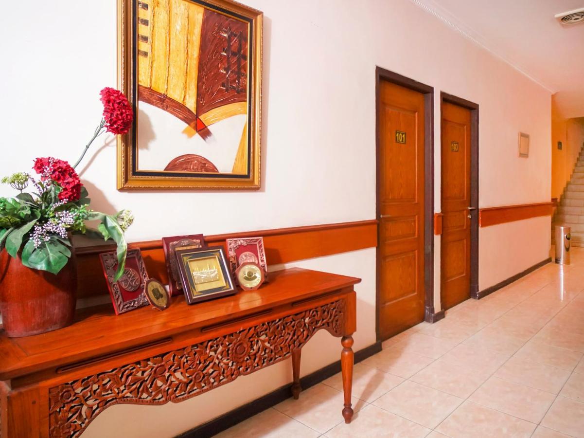 Capital O 142 Hotel Al Furqon Syariah Palembang Exterior foto