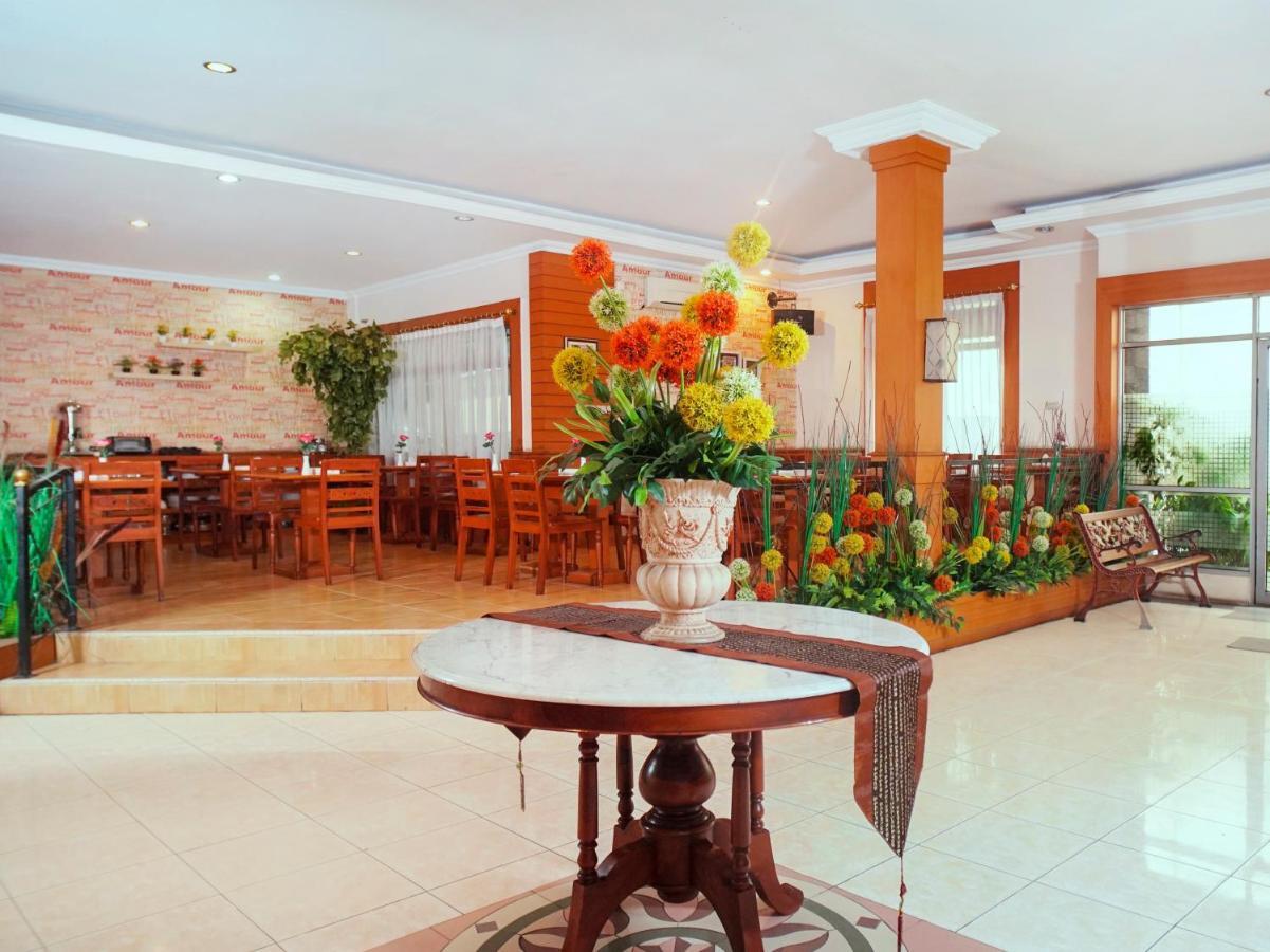 Capital O 142 Hotel Al Furqon Syariah Palembang Exterior foto