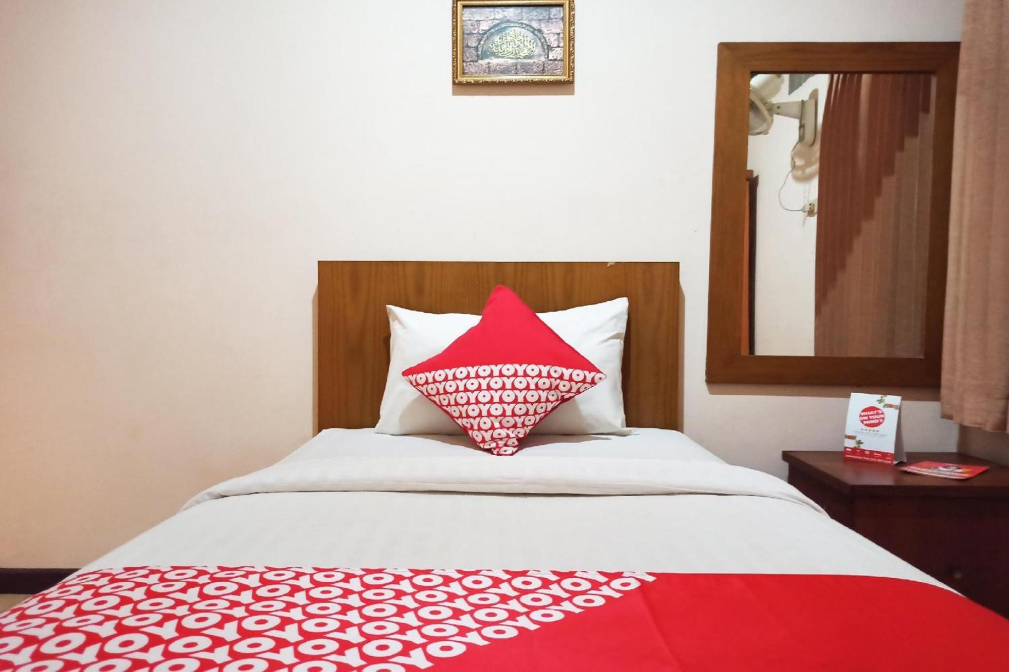 Capital O 142 Hotel Al Furqon Syariah Palembang Exterior foto