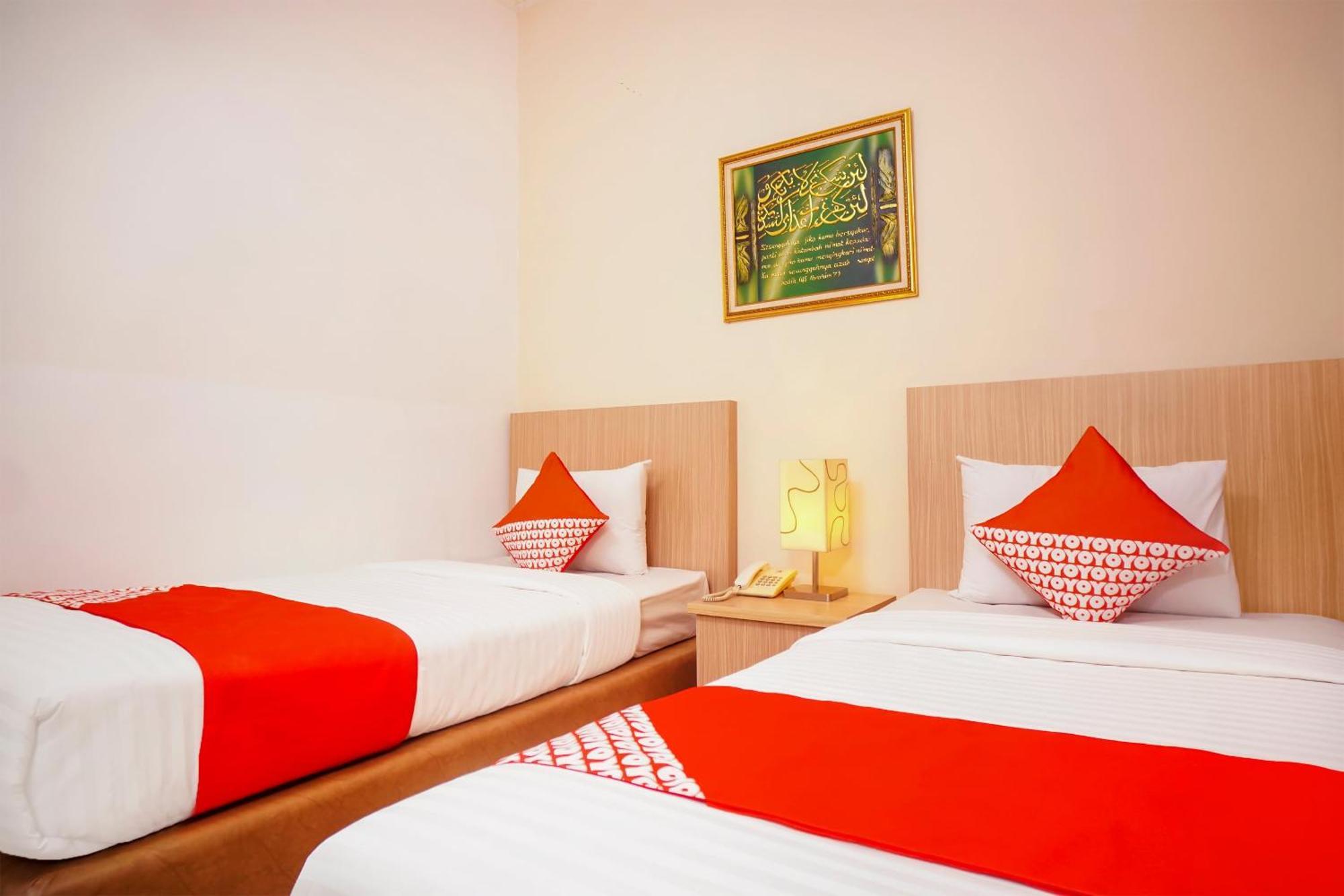Capital O 142 Hotel Al Furqon Syariah Palembang Exterior foto