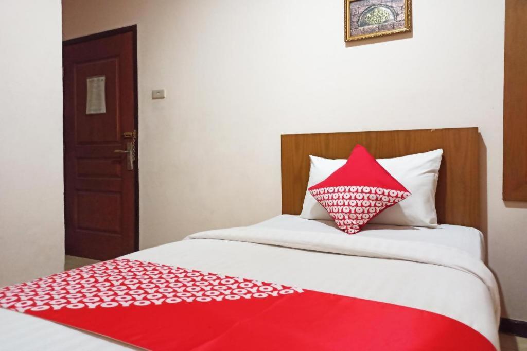 Capital O 142 Hotel Al Furqon Syariah Palembang Exterior foto
